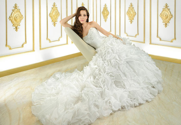suknia ślubna 7700 z kolekcji Cosmobella  