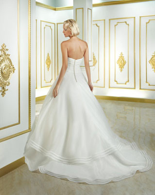 suknia ślubna 7710_1 z kolekcji Cosmobella  