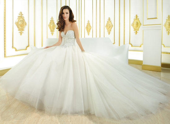 suknia ślubna 7740 z kolekcji Cosmobella  